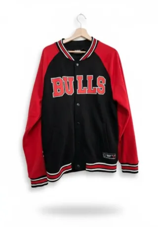 Chaqueta talla L como nueva de los bulls