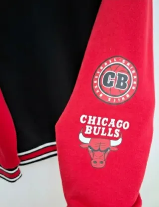 Chaqueta talla L como nueva de los bulls
