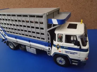 Maqueta Camión Ganadero 1:43