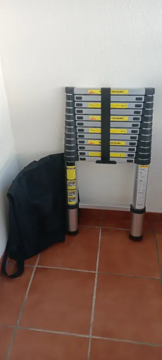 Escalera telescópica de aluminio+bolsa