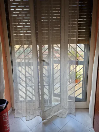 Tenda in tessuto bianco