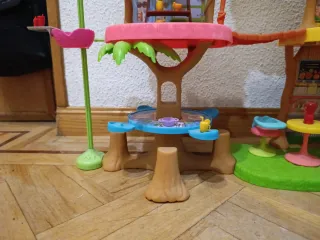 Casa de muñecas temática de selva