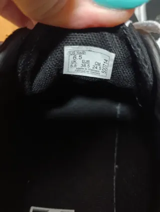 Zapatillas Vans Negras con Raya Blanca