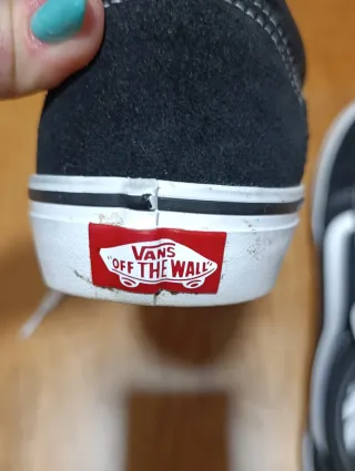 Zapatillas Vans Negras con Raya Blanca