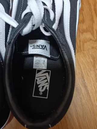 Zapatillas Vans Negras con Raya Blanca