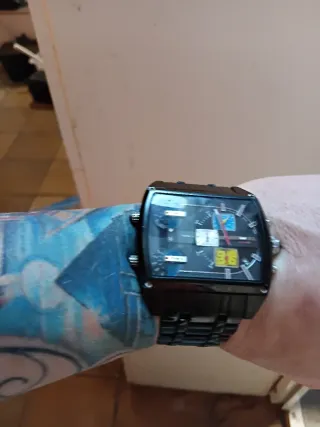 Reloj Negro y Multicolor