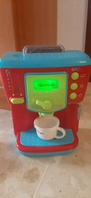 Cafetera de juguete con luces y sonido