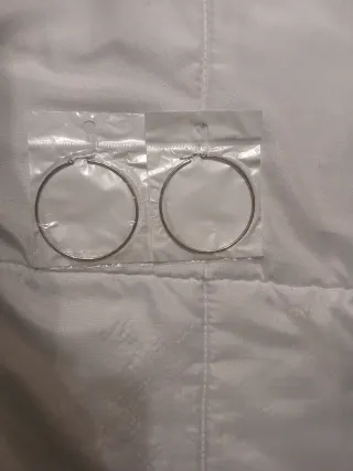 Pendientes de aro plateados medianos