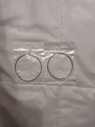 Pendientes de aro plateados medianos