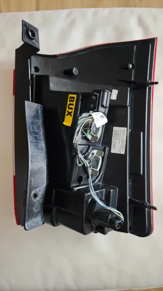 Piloto Trasero Derecho Lancia Voyager Original