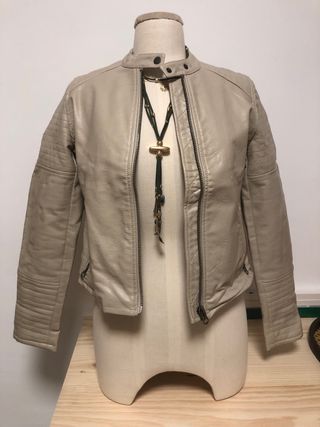 Cazadora de piel beige