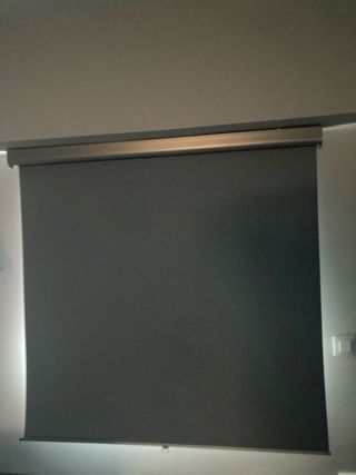 Estor opaco gris azulado para ventana