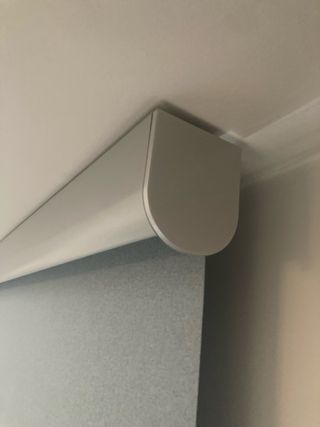 Estor opaco gris azulado para ventana