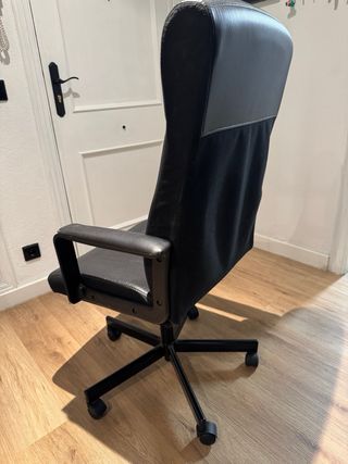 Silla de despacho negra