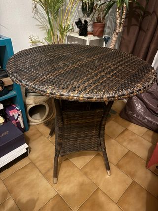 Mesa redonda mimbre y cristal. Terraza, jardin...