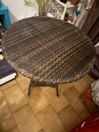 Mesa redonda mimbre y cristal. Terraza, jardin...