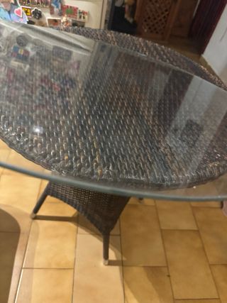 Mesa redonda mimbre y cristal. Terraza, jardin...