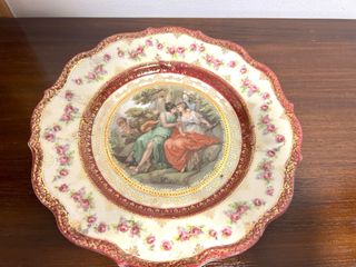 Plato decorativo antiguo con rosas