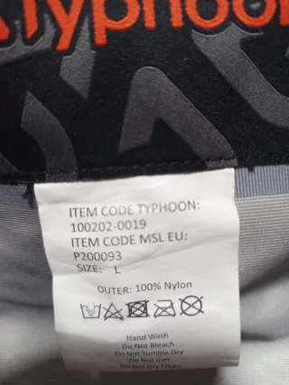 Traje seco Typhoon rojo y negro