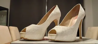 Zapatos de Novia Blancos Encaje Peep Toe