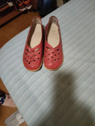 Manoletinas rojas verano cómodas y de cuero.