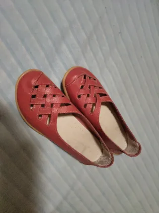 Manoletinas rojas verano cómodas y de cuero.