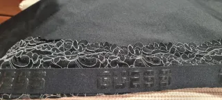 Calça Guess Preta com Renda Lateral