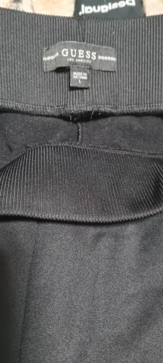 Calça Guess Preta com Renda Lateral