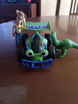 Juguetes Toy Story: Woody, Coche y Dinosaurio