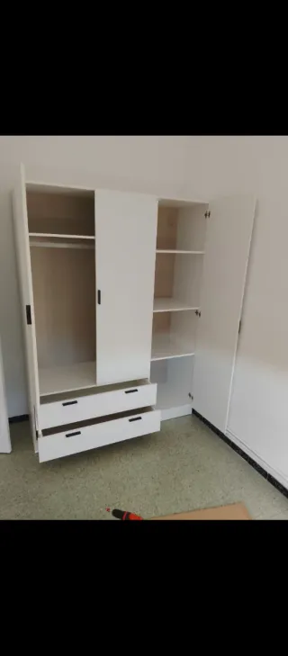 Armario blanco de madera