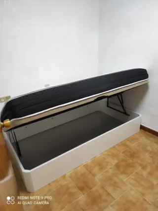 Armario blanco de madera