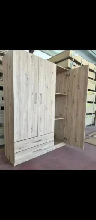 Armario blanco de madera