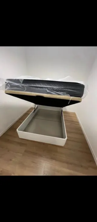 Armario blanco de madera