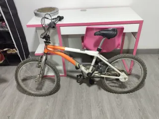 Bicicleta Monty para reparar