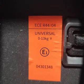 Silla de coche para bebé gris