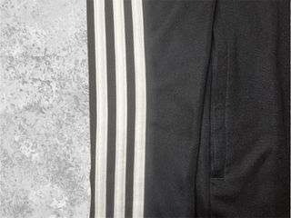 Chaqueta Adidas Vintage Negra con Franjas Blancas