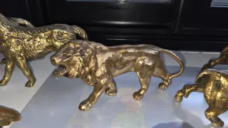 León de bronce decorativo