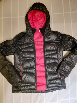 Plumífero Quechua Negro y Rosa Talla 2XS