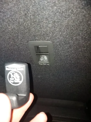 Gancho portaobjetos maletero coche