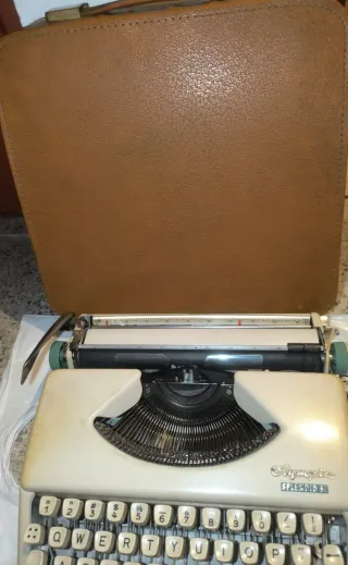 Máquina de escribir Olympia Splendid 3