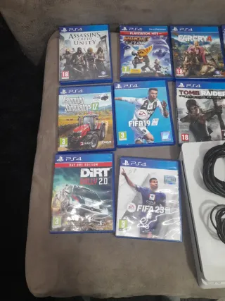 PS4 Blanca + 10 Juegos [También tengo la caja]