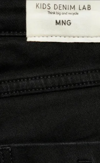 Teen flare jeans. Negros con bolsillos.