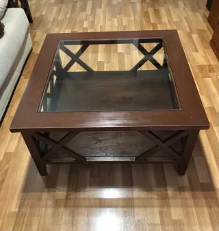 Mesa colonial de teka teka cuadrada con crucetas