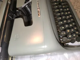 Máquina de escribir Olivetti Studio 44