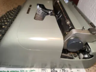 Máquina de escribir Olivetti Studio 44