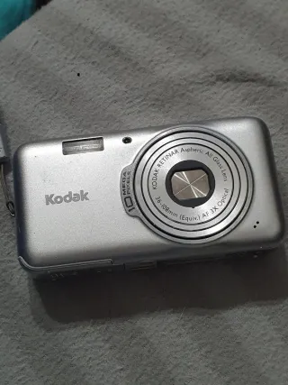 Cámara Kodak V1003 Plata