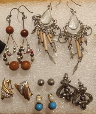 Lote 18 pares de PENDIENTES VARIADOS