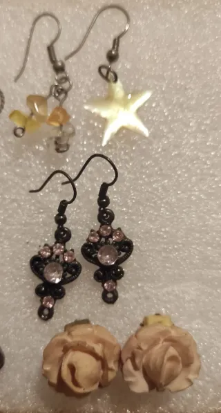 Lote 18 pares de PENDIENTES VARIADOS