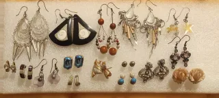 Lote 18 pares de PENDIENTES VARIADOS