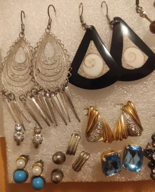 Lote 18 pares de PENDIENTES VARIADOS